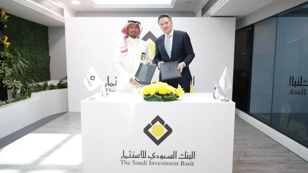 جانب من توقيع اتفاقية بين البنك السعودي للاستثمار و شركة يوداسيتي