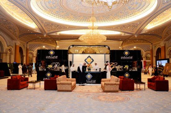  المدخل الرئيسي لمعرض المقتنيات العالمية الفاخرة في فندق الريتز كارلتون برعاية البنك السعودي للاستثمار