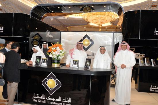  المدخل الرئيسي لمعرض المقتنيات العالمية الفاخرة في فندق الريتز كارلتون برعاية البنك السعودي للاستثمار