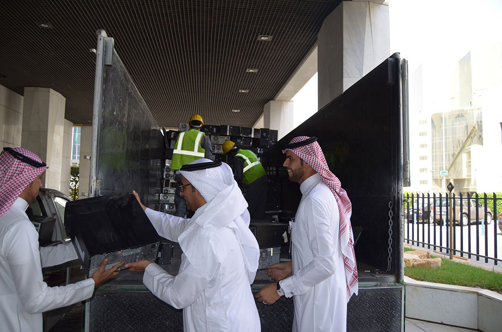 اكفل يتيم بجهازك القديم